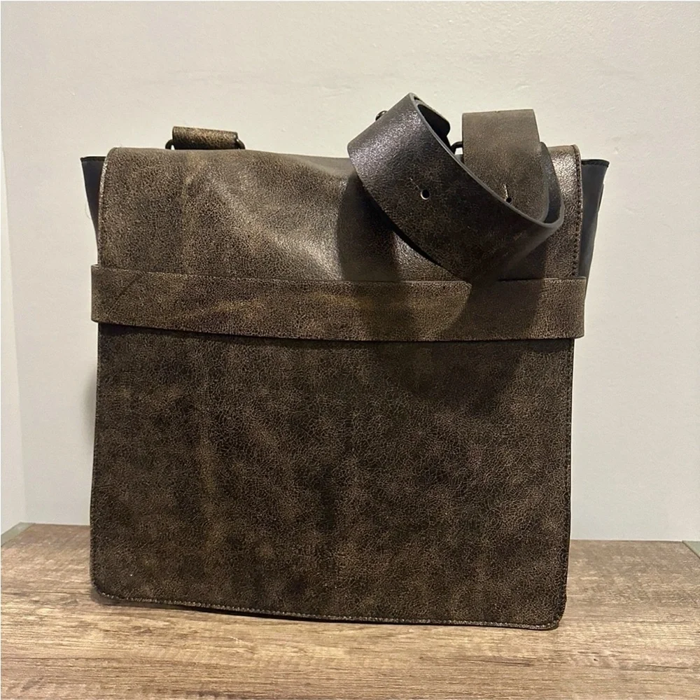 Sons Of Trade Men's Ruggedly Built Rubicon Messenger Bag